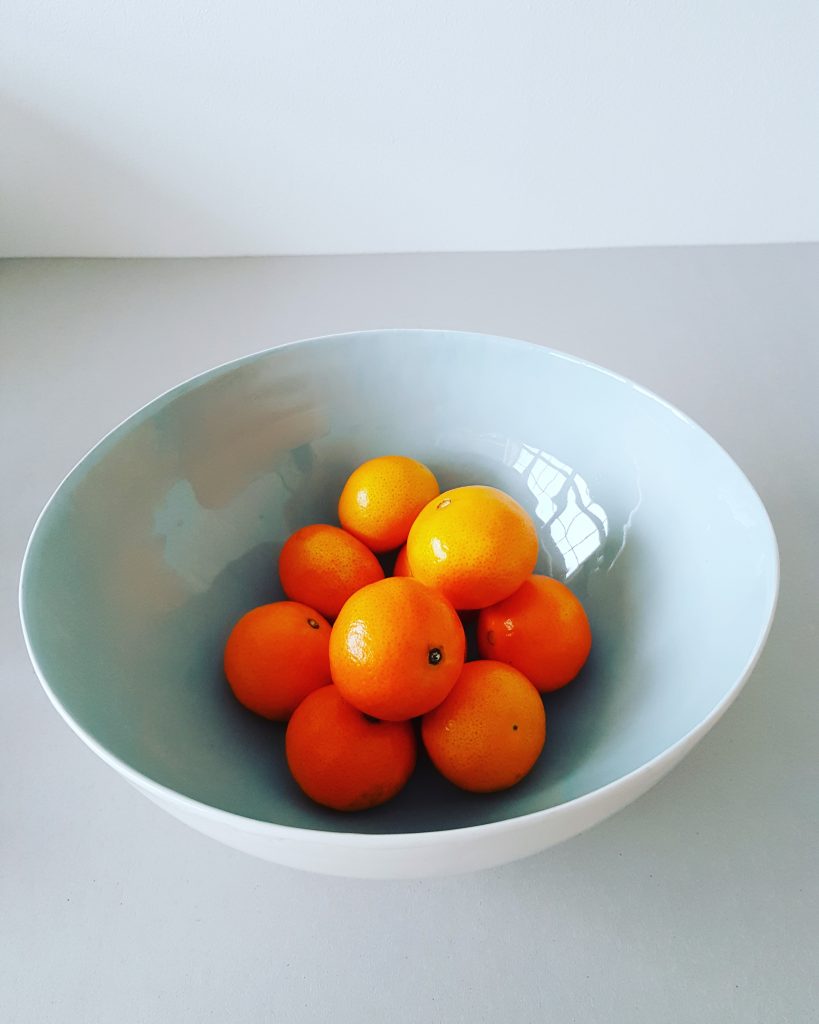 Bowl of oranges